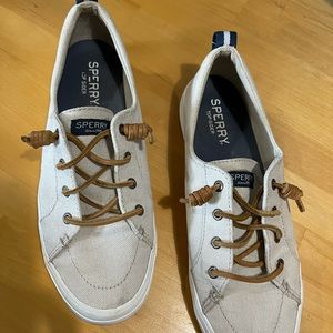 Women’s Sperry Top-sider canvas sneaker Size 9.